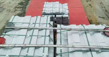 鹤岗 芝麻白仿形加直形路沿石出货日常