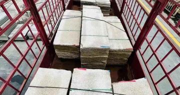 鹤岗 黄金麻花岗岩荔枝面，光面毛板装车完成