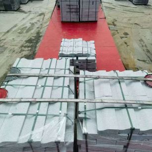 鹤岗 芝麻白仿形加直形路沿石出货日常