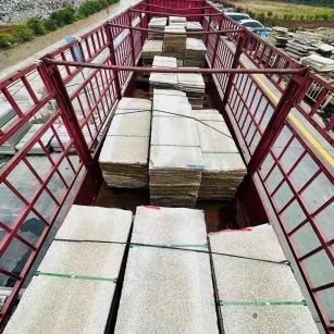 鹤岗 黄金麻花岗岩荔枝面，光面毛板装车完成