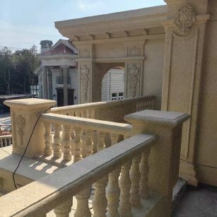 鹤岗 黄金麻别墅外墙干挂雕花配合阳台栏杆花瓶柱