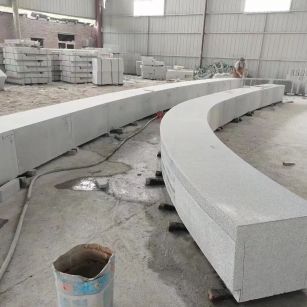 鹤岗芝麻白花岗岩石板材 园林光面弧形坐凳