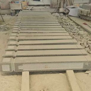 鹤岗 芝麻白异形加工雕刻-栏杆大柱，方柱