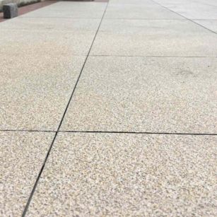 鹤岗 黄金麻花岗岩石板材荔枝面地面铺装效果