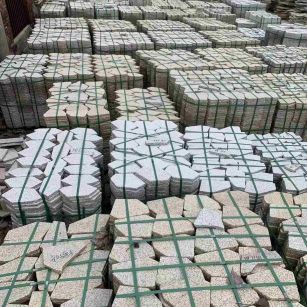 鹤岗 黄金麻白麻花岗岩荔枝面地铺石(冰裂纹)