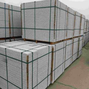 鹤岗 白麻花岗岩石材荔枝面地铺石（300*600*50）