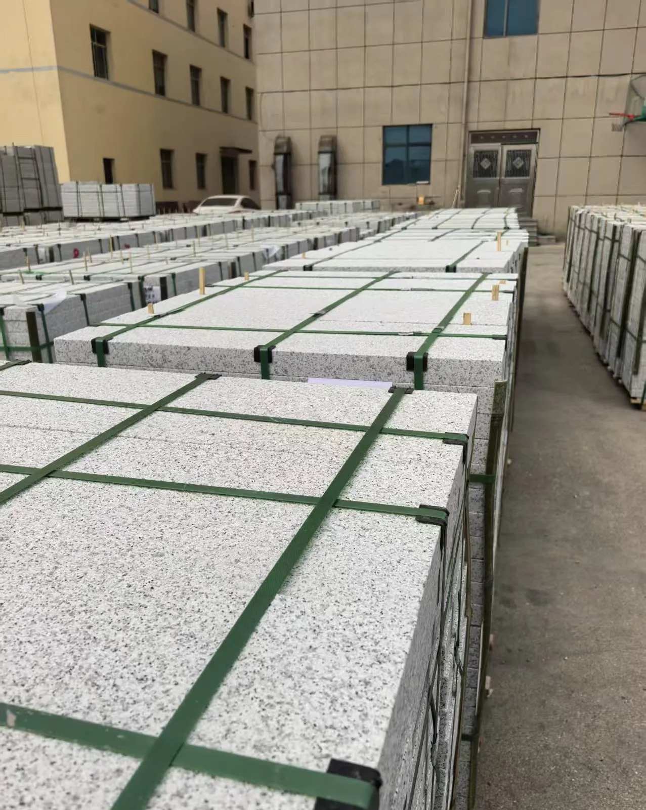 鹤岗 白麻花岗岩5.0公分荔枝面地铺石