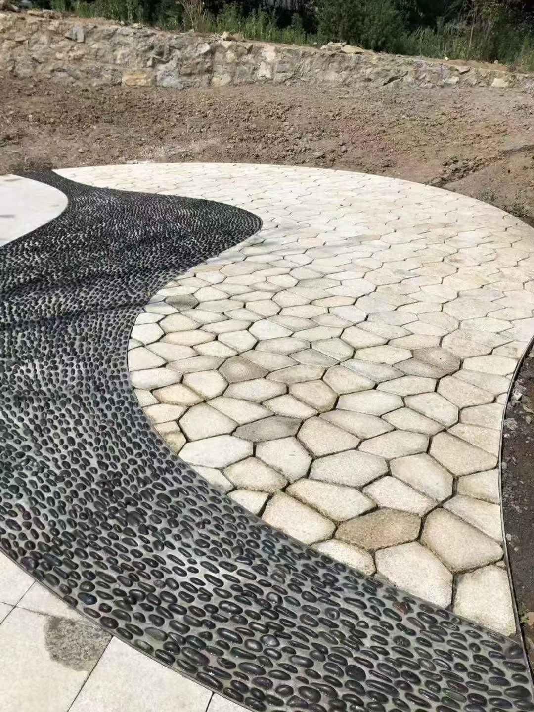 鹤岗 黄金麻冰裂纹地铺石工地铺装案例