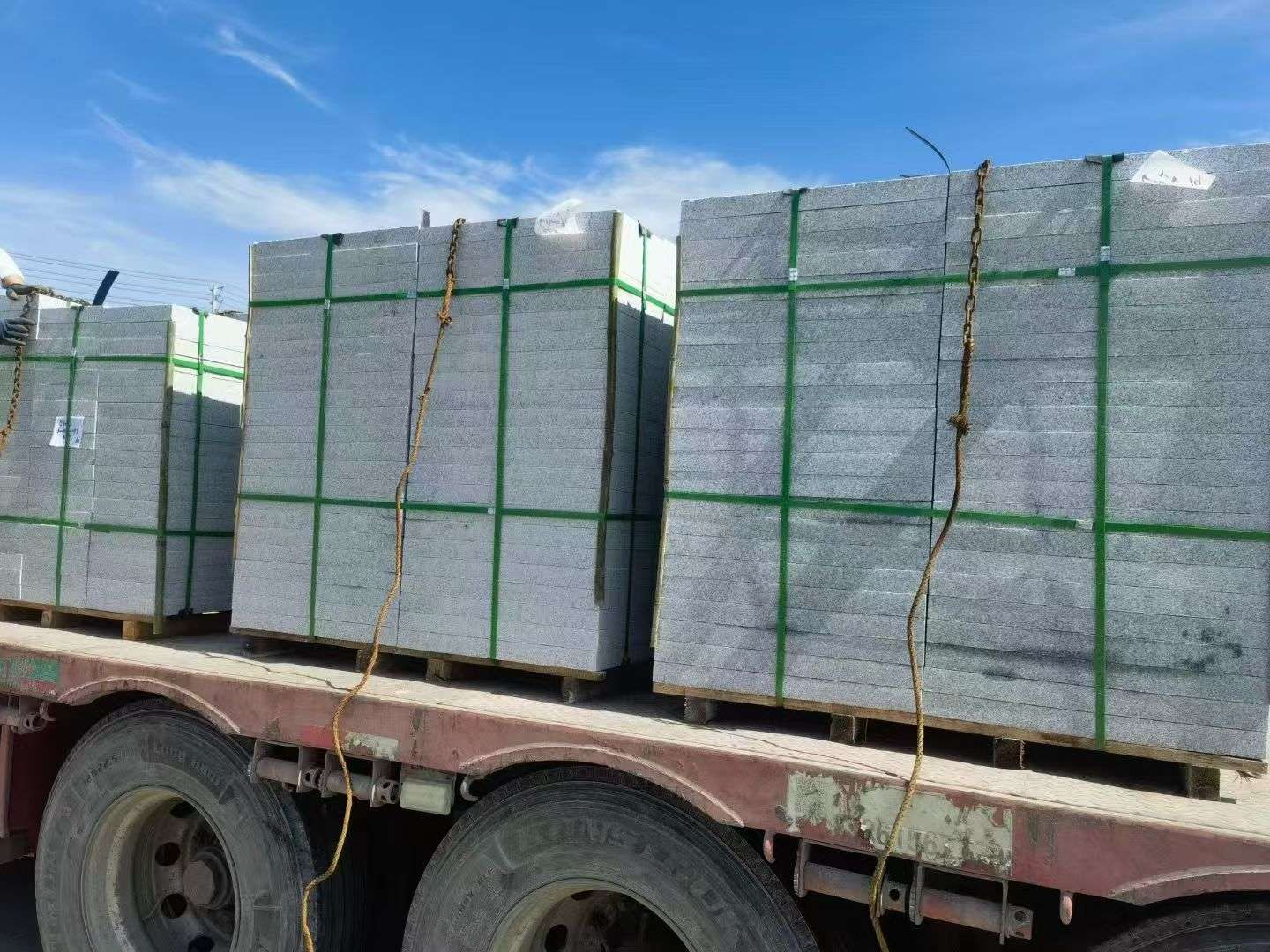 鹤岗 芝麻白花岗岩地铺石装车日常