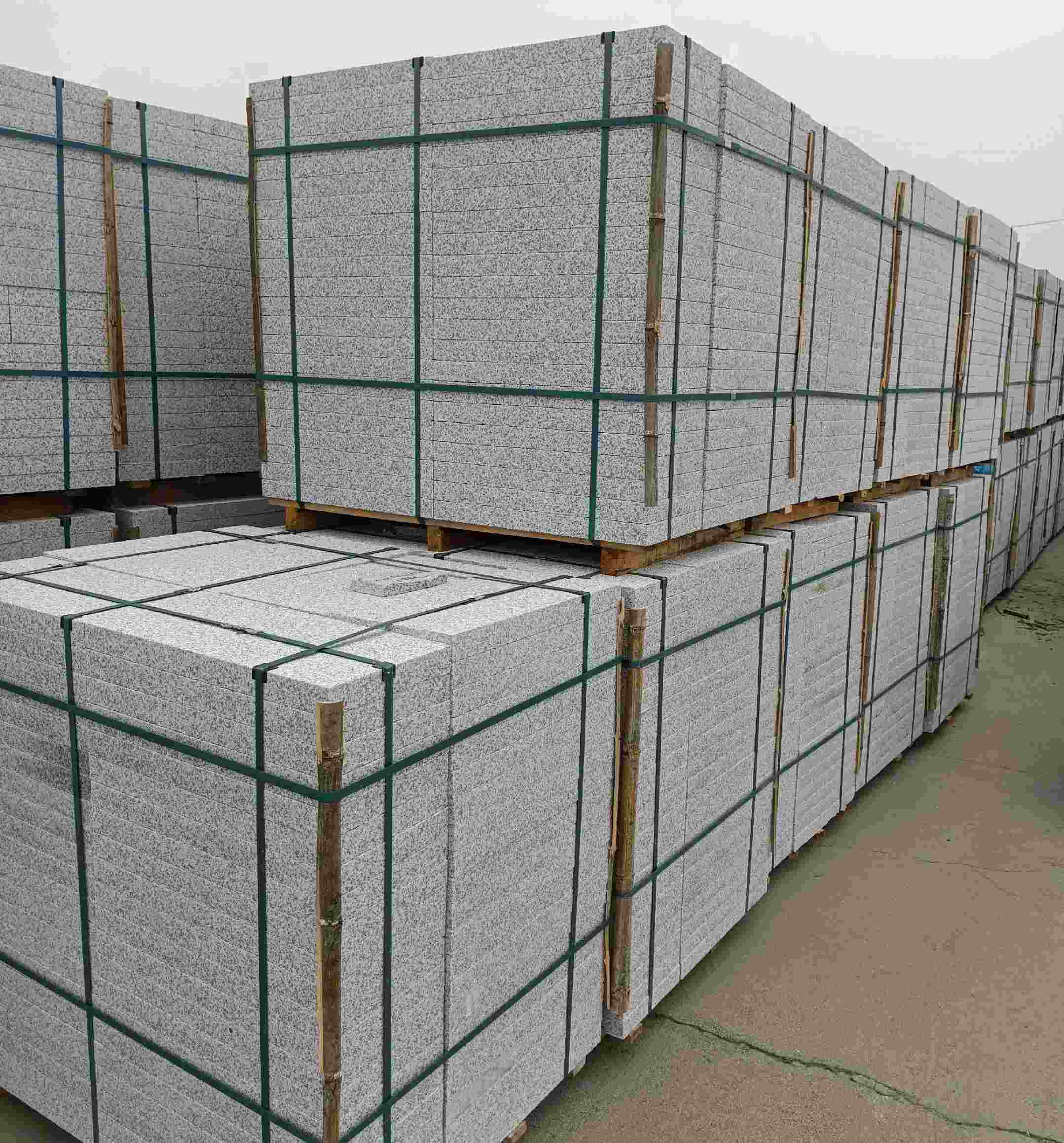 鹤岗 白麻花岗岩石材荔枝面地铺石（300*600*50）