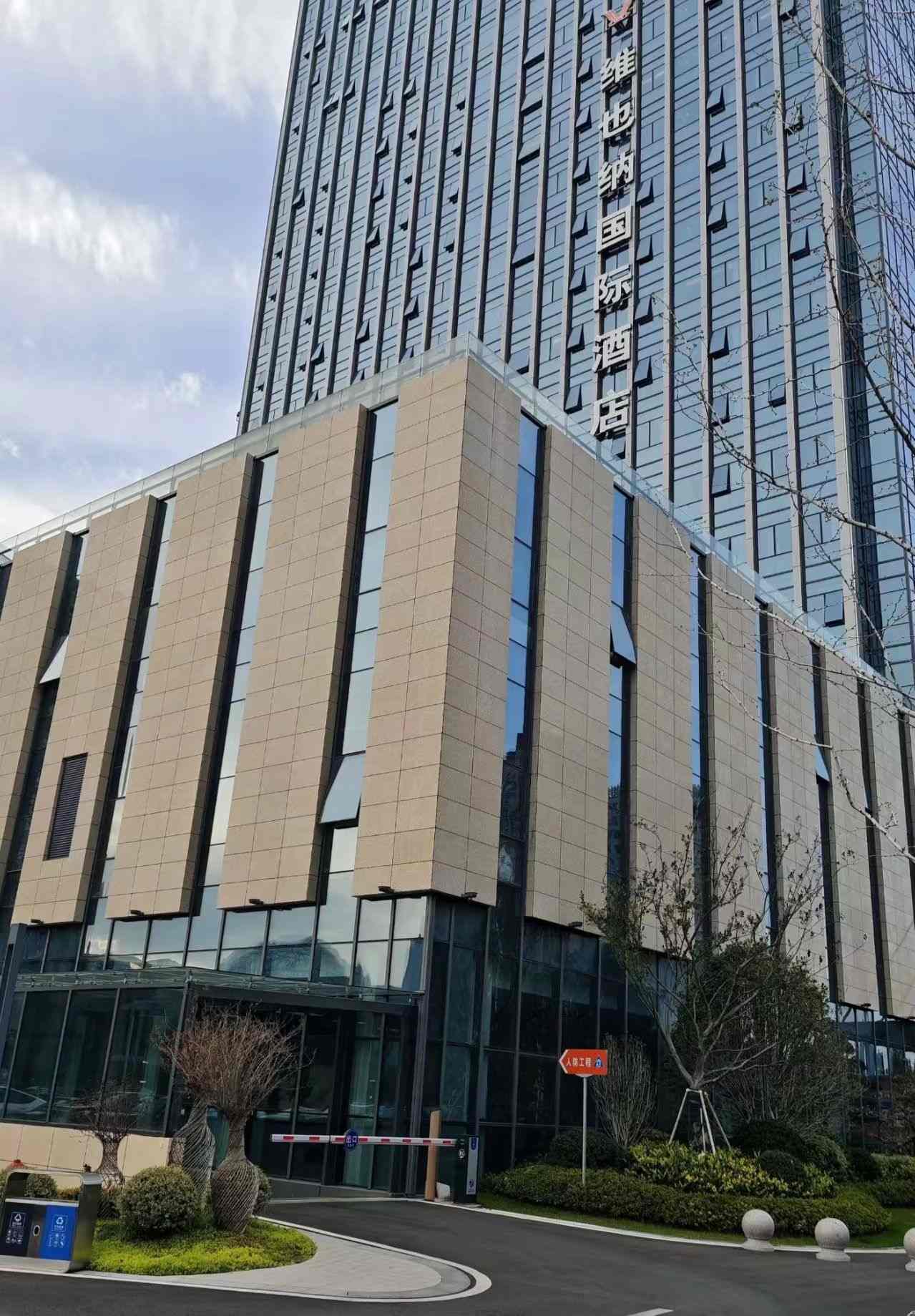 鹤岗 黄金麻花岗岩外墙干挂