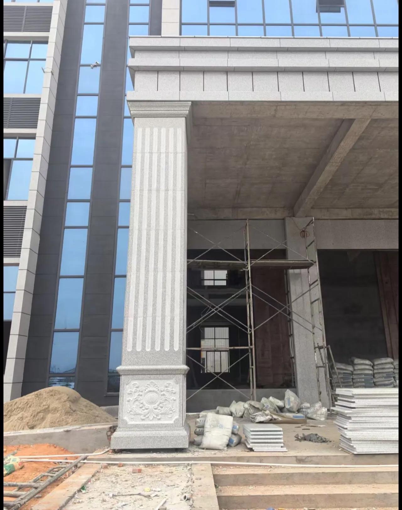 鹤岗 芝麻白光面花岗岩门楼大柱（罗马柱）配雕花底座