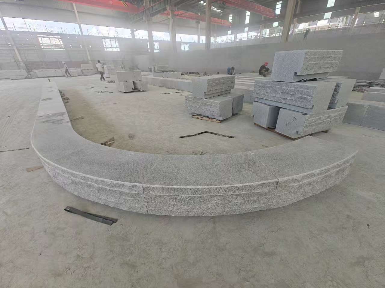 鹤岗 芝麻白异形坐凳，自然面光面弧形加工