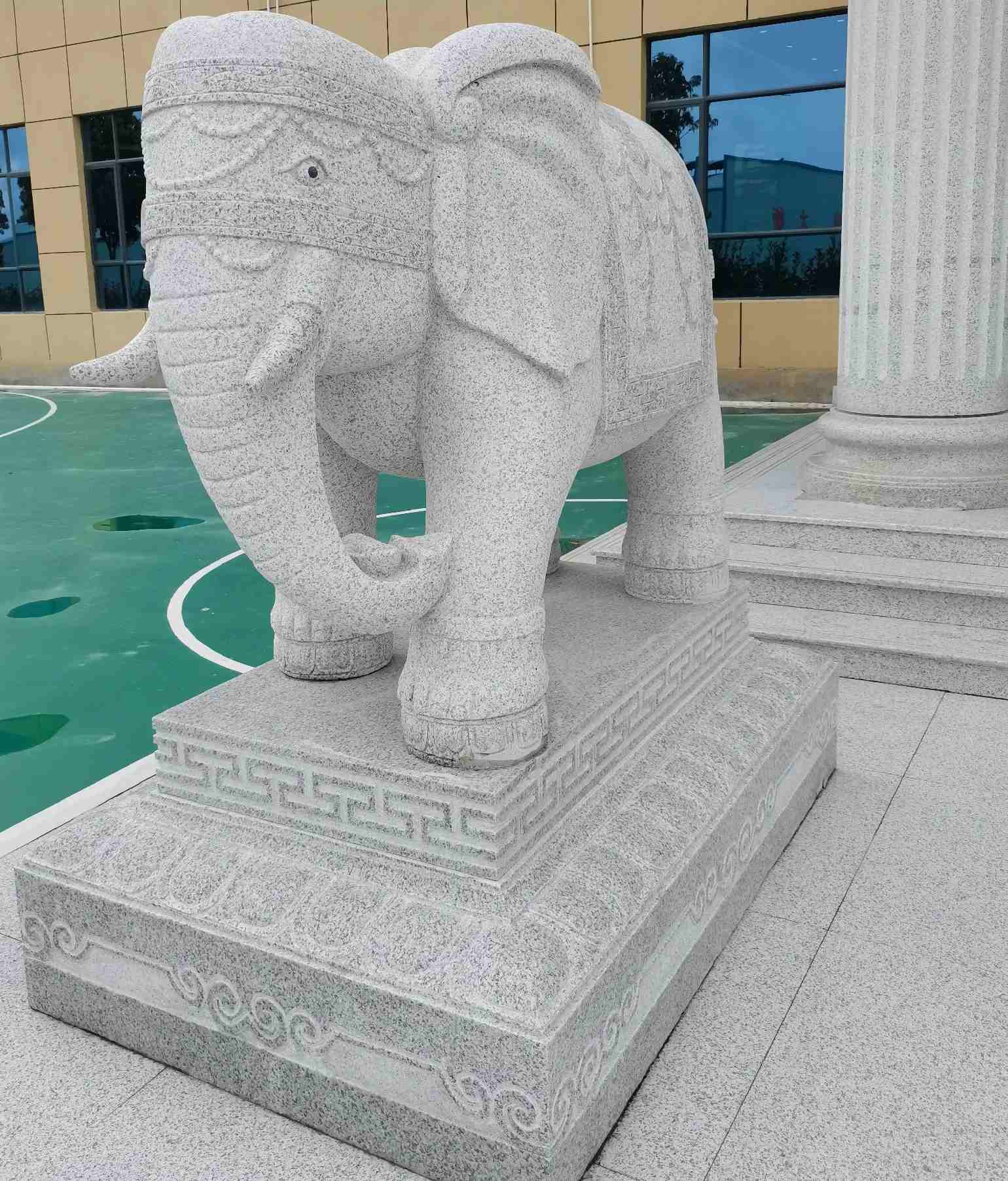 鹤岗 白麻花岗岩动物异形石雕-大象