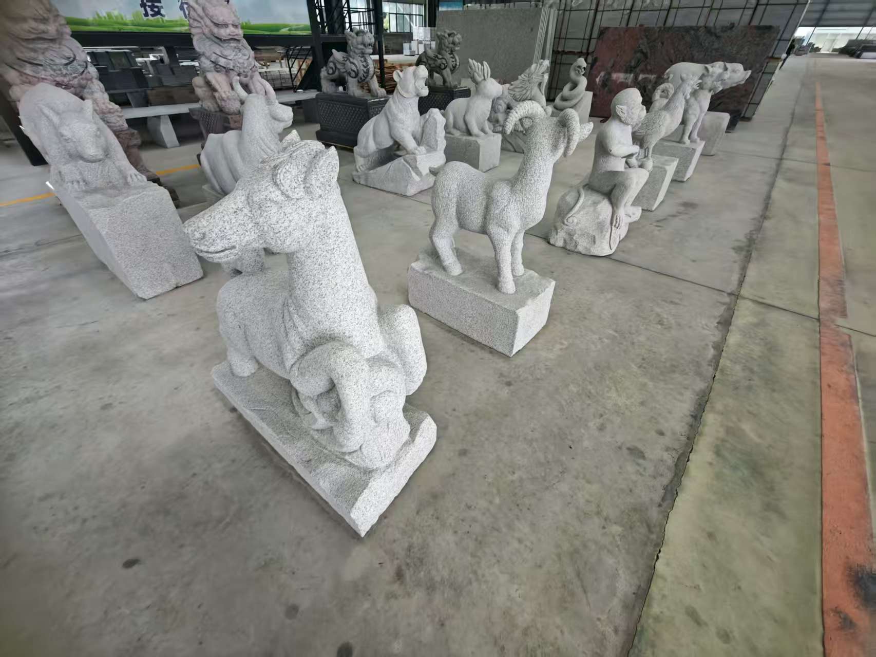 鹤岗 芝麻白花岗岩造型立体雕刻——十二生肖