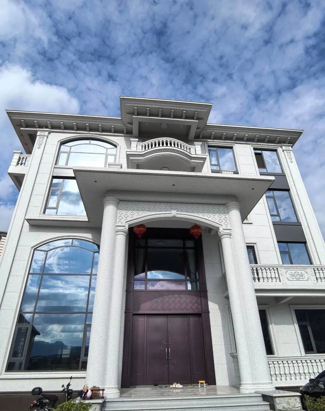 鹤岗白麻别墅外墙干挂石材效果示例