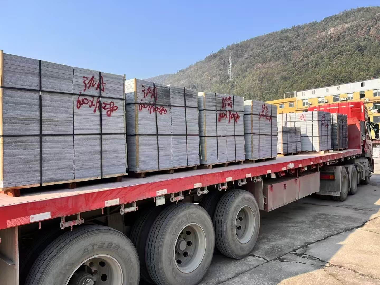 鹤岗 芝麻灰地铺石出货日常