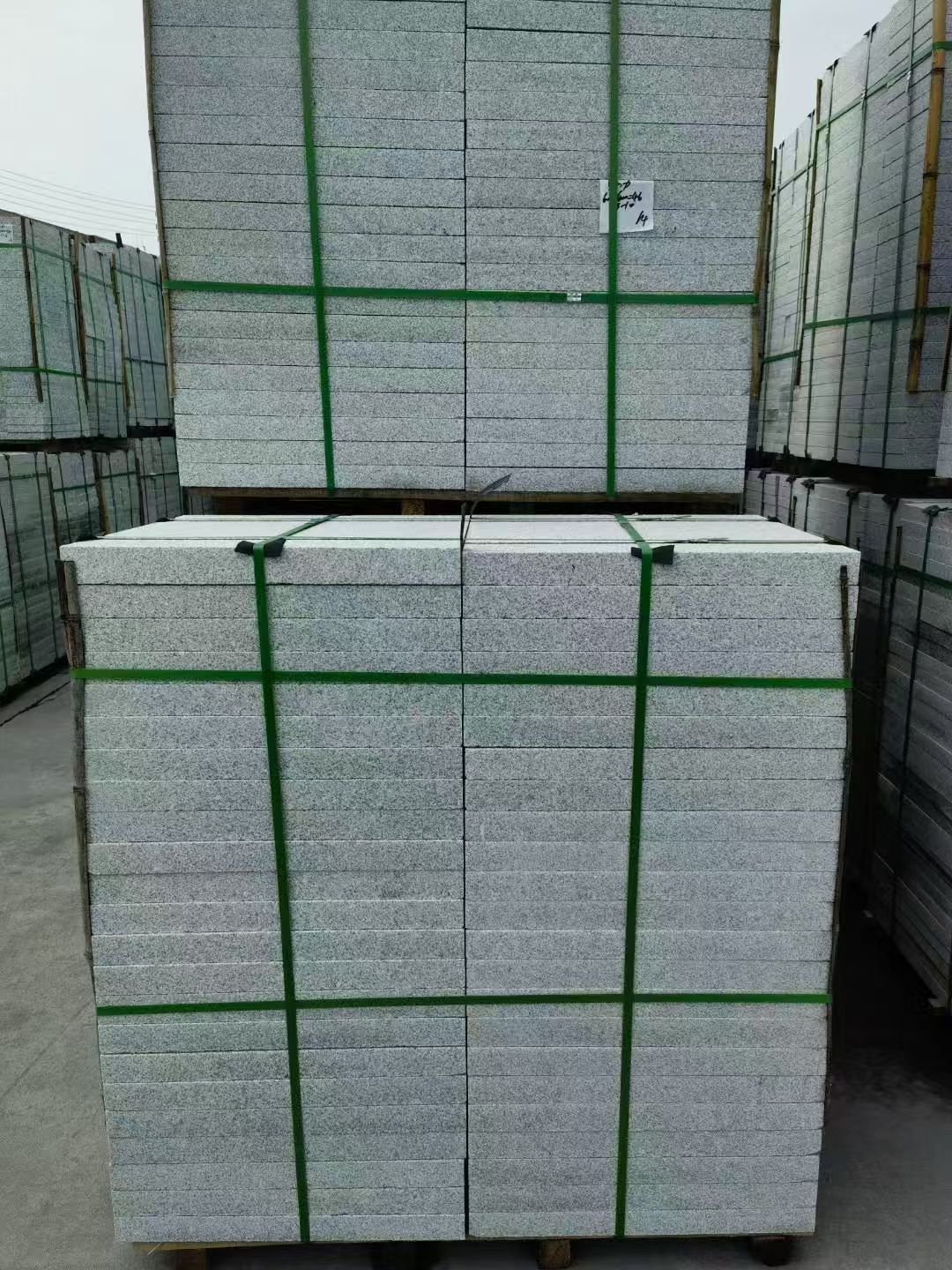 鹤岗 芝麻白火烧，园林广场市政工程地铺石，1.8~5.0厚均有现货