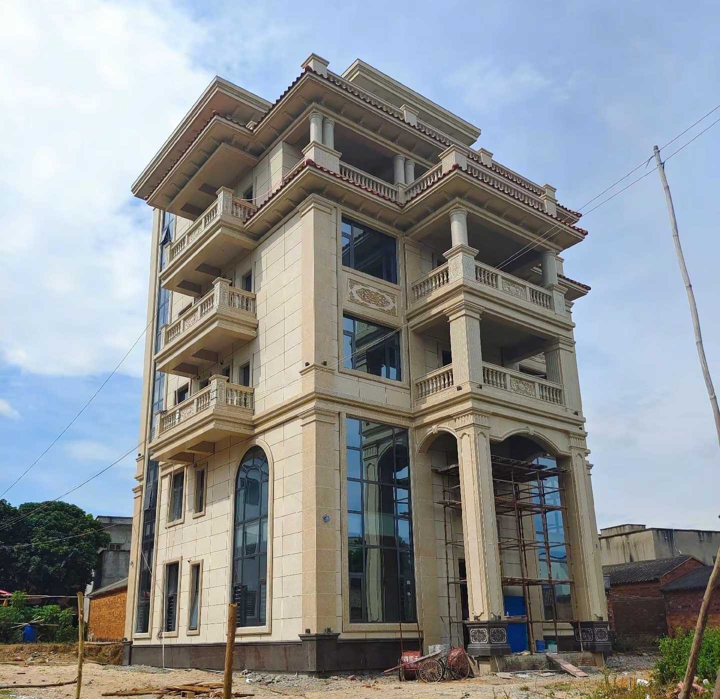 鹤岗 黄金麻花岗岩石材别墅外墙干挂搭配（雕花栏杆花瓶柱门楼罗马柱）