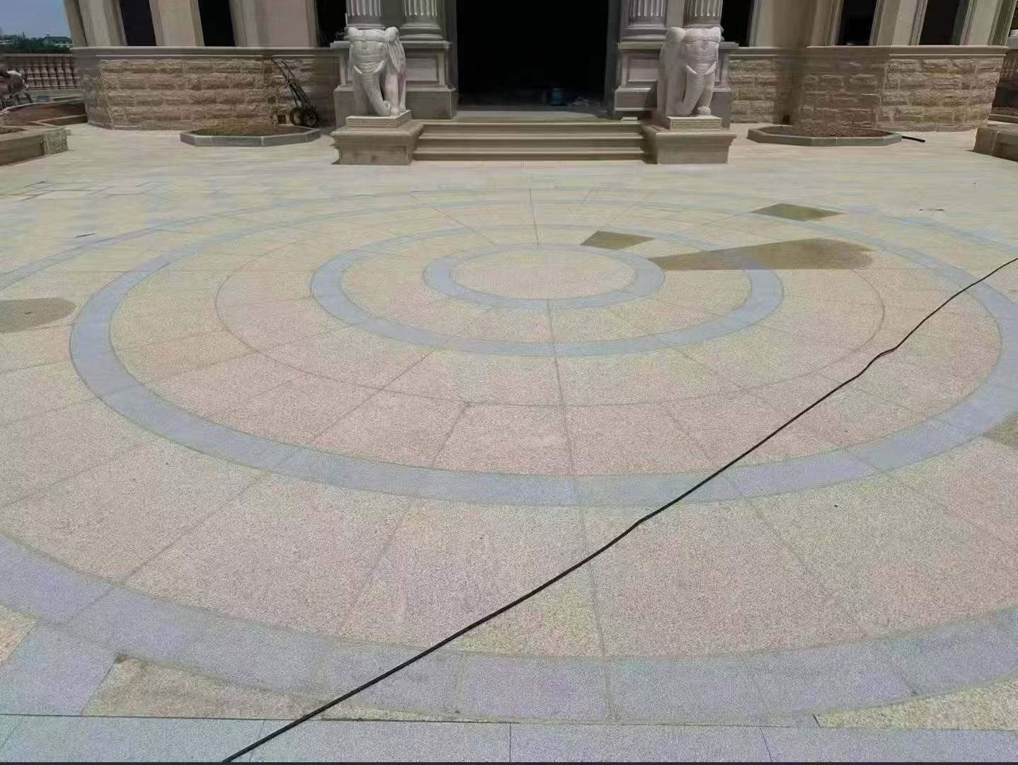 鹤岗 黄金麻芝麻灰花岗岩石材地铺拼接效果