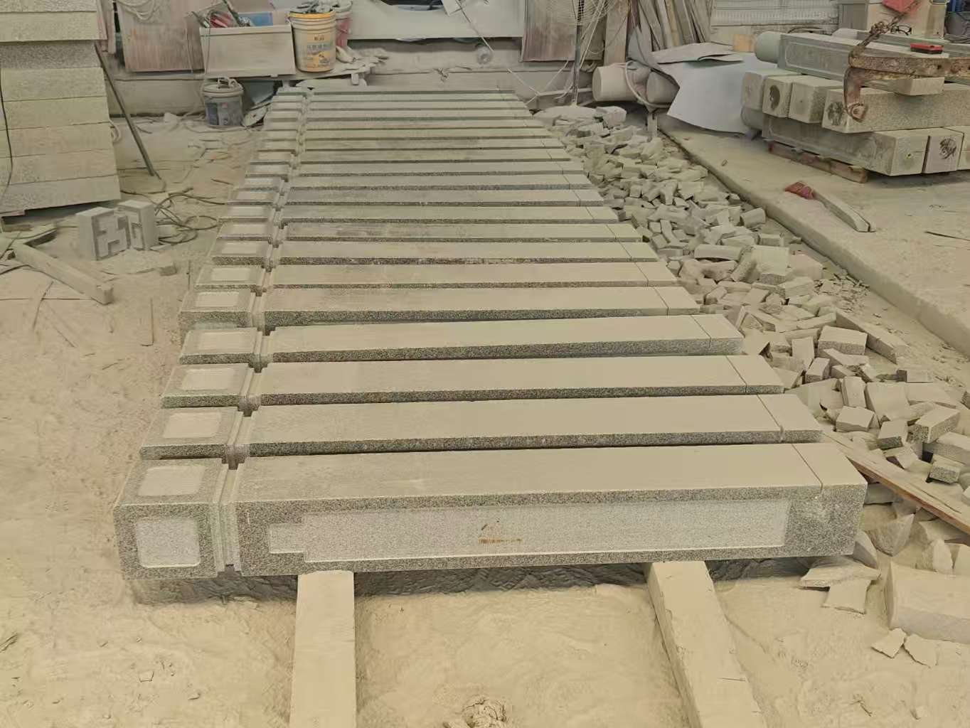 鹤岗 芝麻白异形加工雕刻-栏杆大柱，方柱